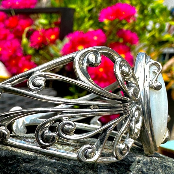 Carolyn Pollack Mother of Pearl Bracelet - Picture 7 of 13